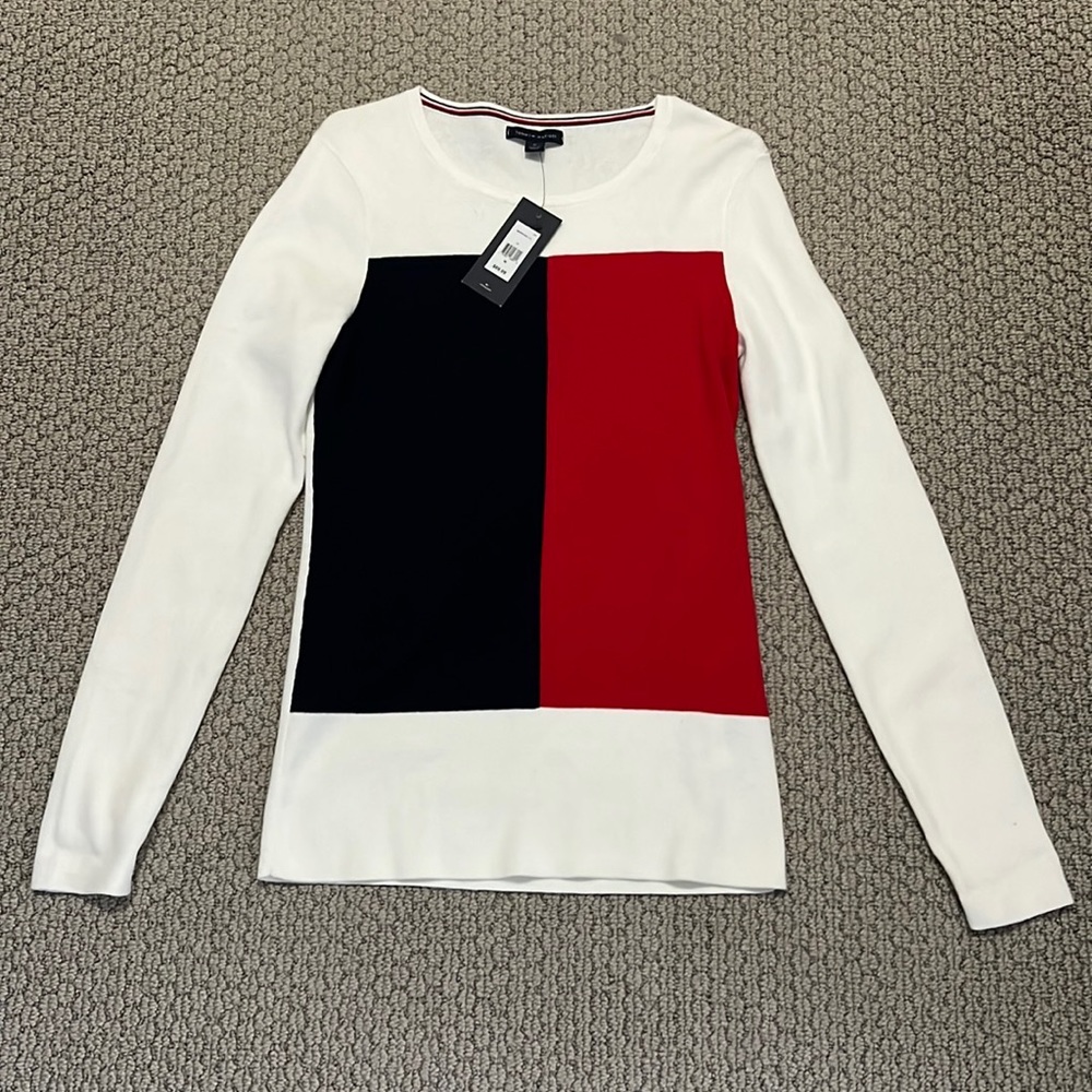 Beautiful Tommy Hilfiger sweater